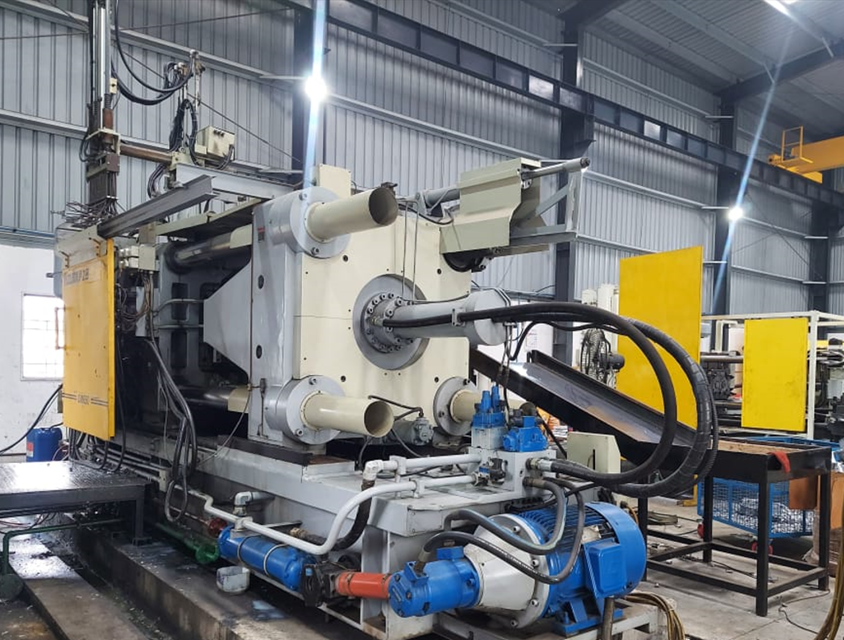 Yizumi DM 650Ton machine